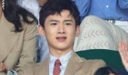 娱乐八卦吃瓜白敬亭,娱乐圈的“吃瓜达人”，揭秘明星幕后故事